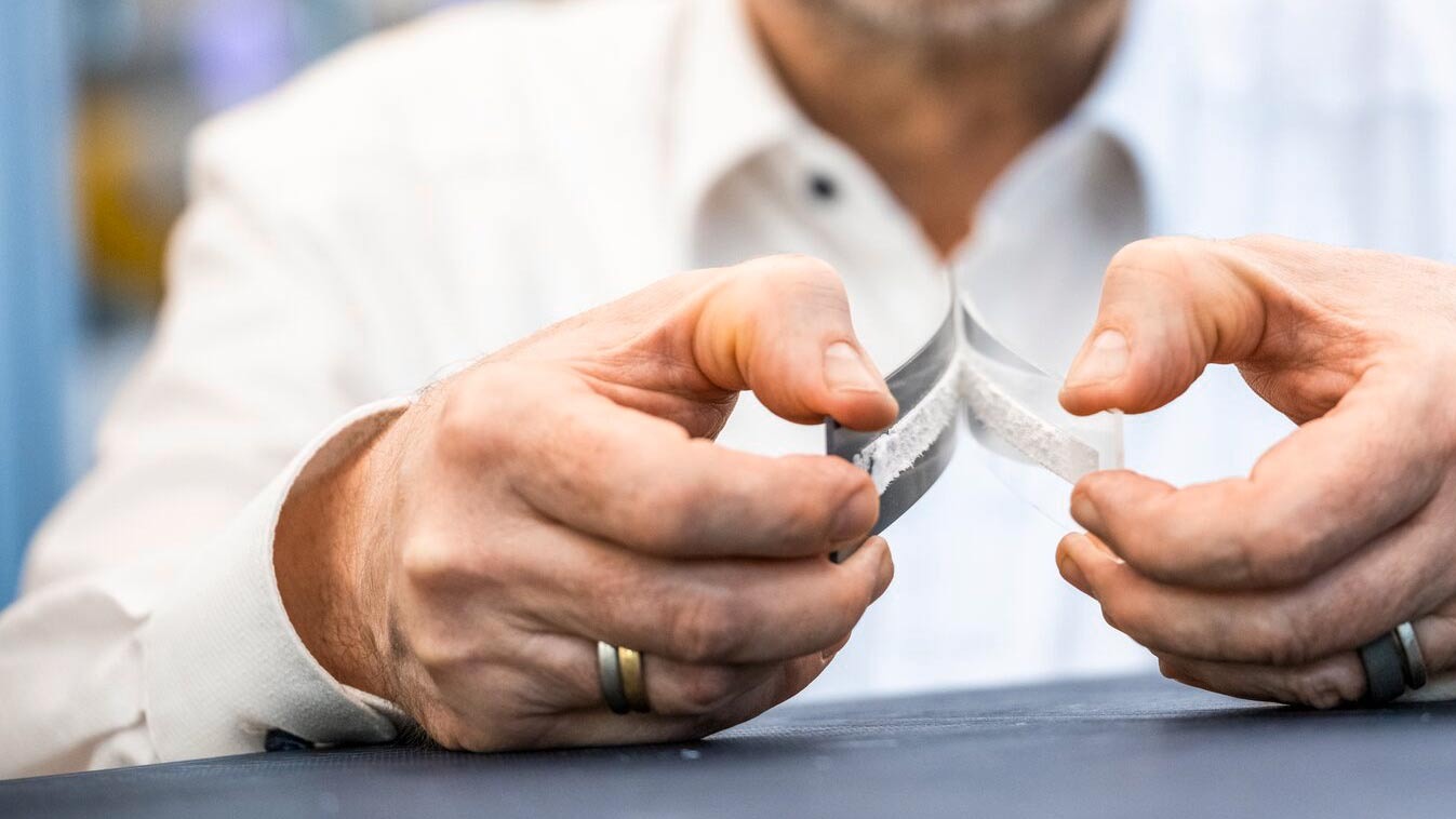 Harendt-Debonding-Close-Up-1