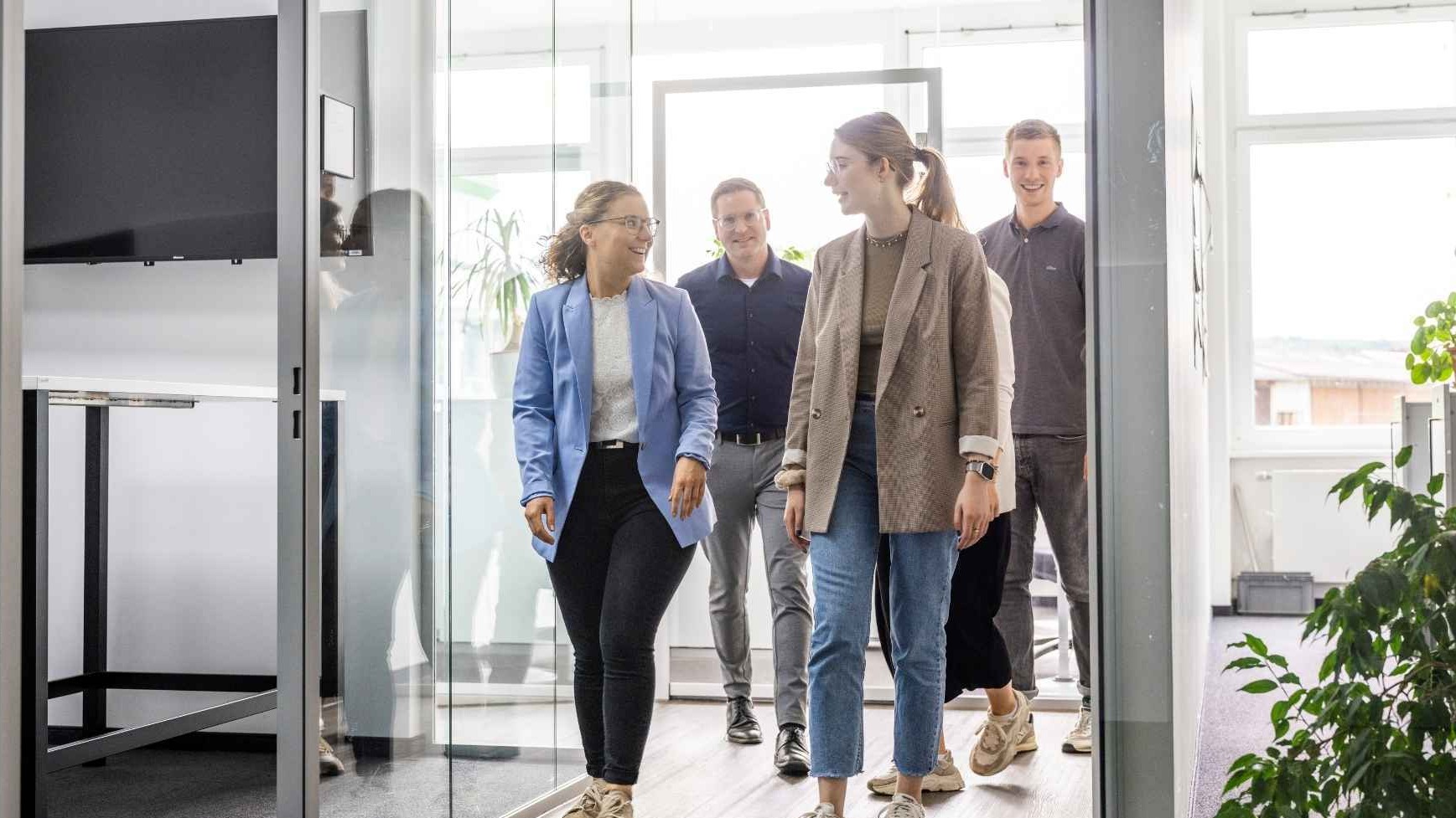 Hygiene-Employees-Office-Walking