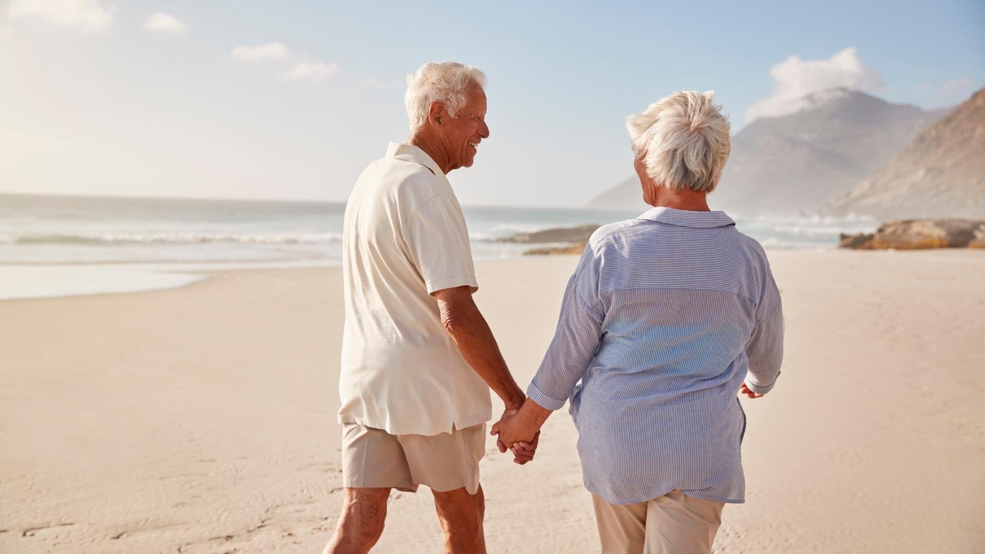 Elderly-People-Beach-Inco